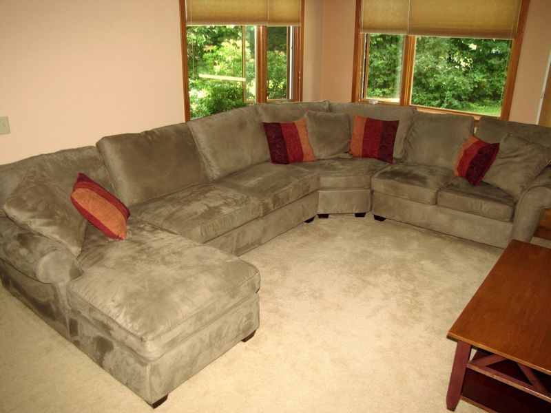 Absolute Auctions Realty Effectively Intended For Bauhaus Sectional Sofas (View 12 of 20)