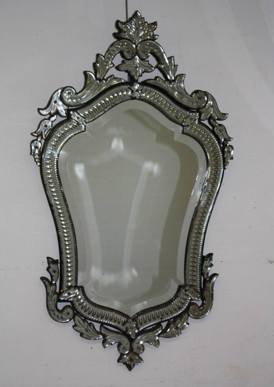 Interior: Vintage Venetian Mirror For Classic Interior Decor Within Antique Style Wall Mirrors (View 13 of 25)