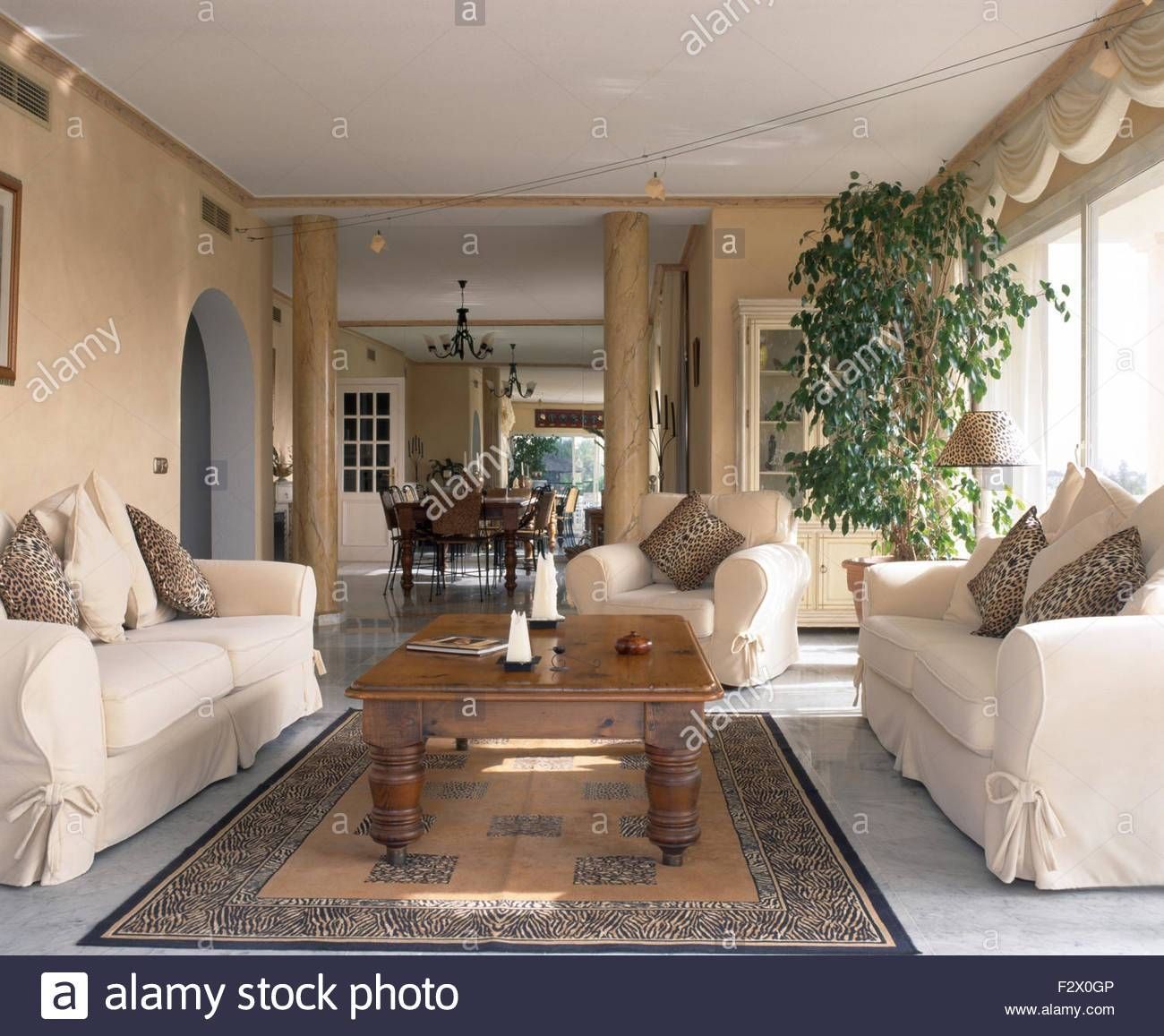 Loose Covers Stock Photos & Loose Covers Stock Images – Alamy Regarding Covers For Sofas (Photo 27 of 30)