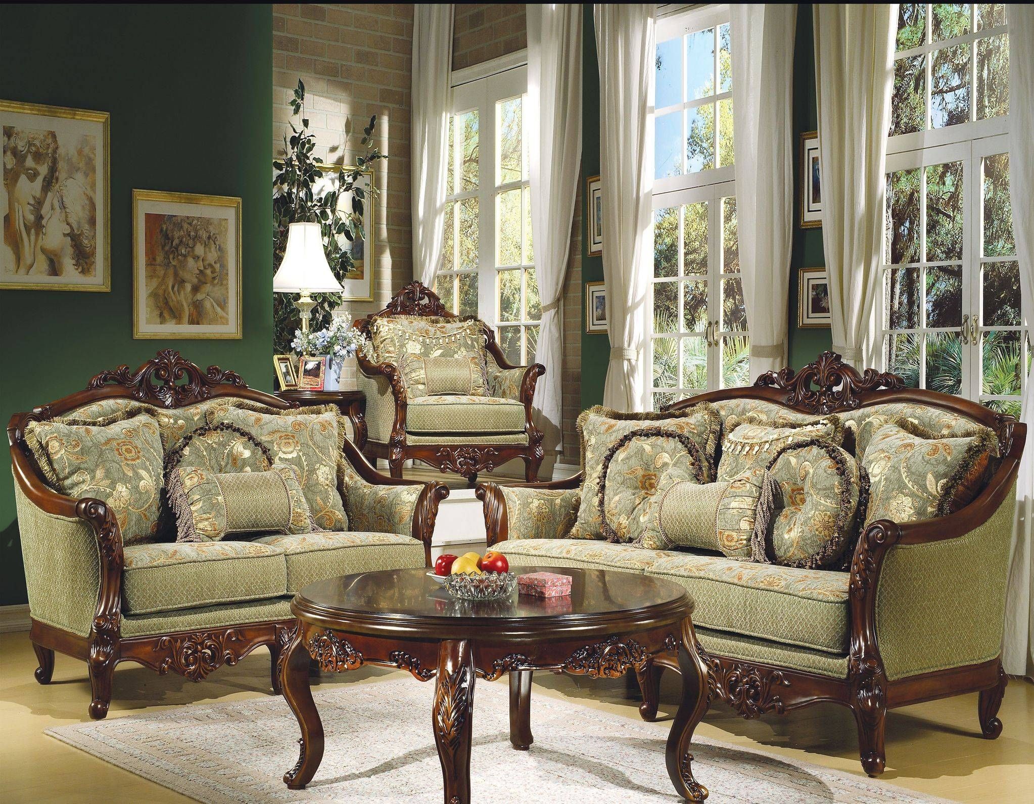 Цени стиль. Мягкая мебель в классическом стиле. Диван классика в гостиную. Диван в классическом стиле. Красивая мягкая мебель для гостиной.
