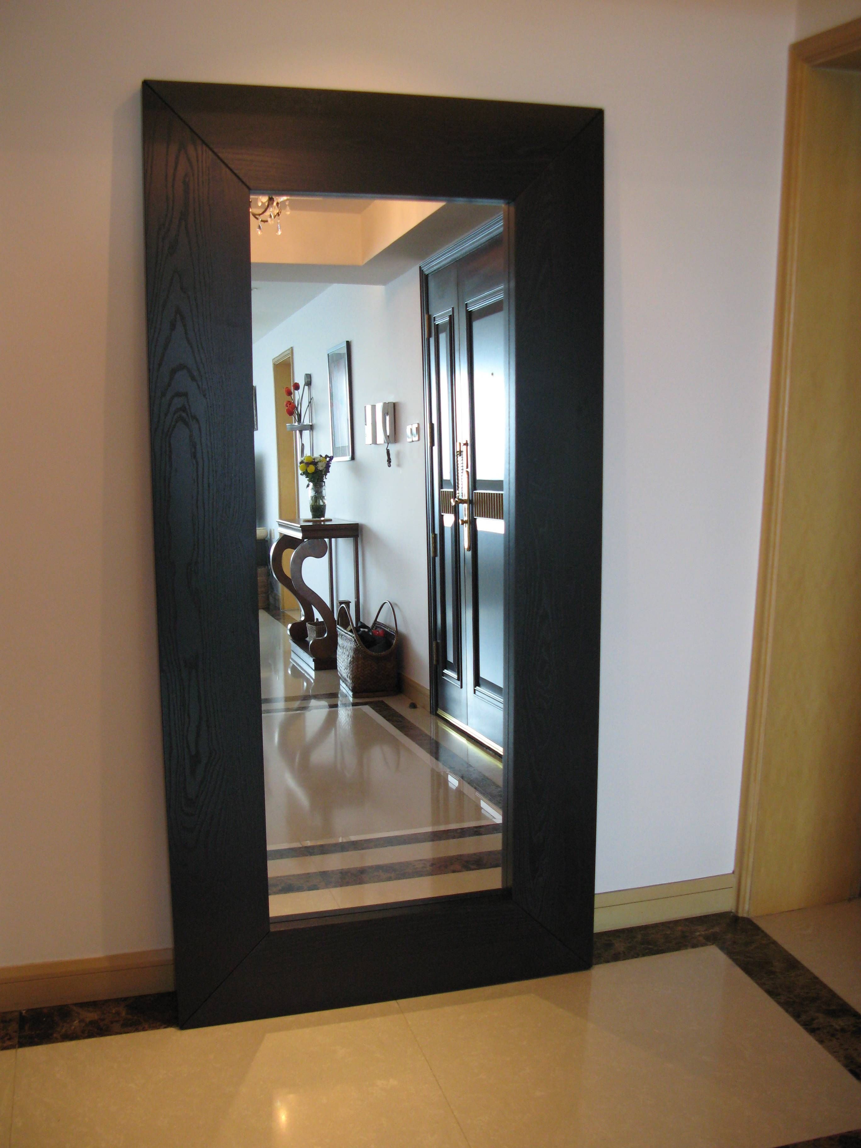 Photos Hgtv Decorative Mirror Accentuates Framed Artwork Iranews With Regard To Huge Full Length Mirrors (View 2 of 25)