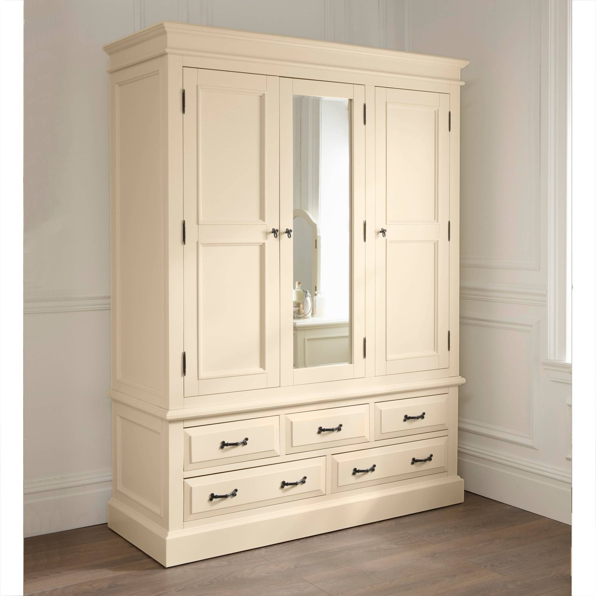Shabby Chic Wardrobe For Your New Modern Lifestyle – Bangaki Intended For Shabby Chic Pine Wardrobes (Photo 7 of 15)