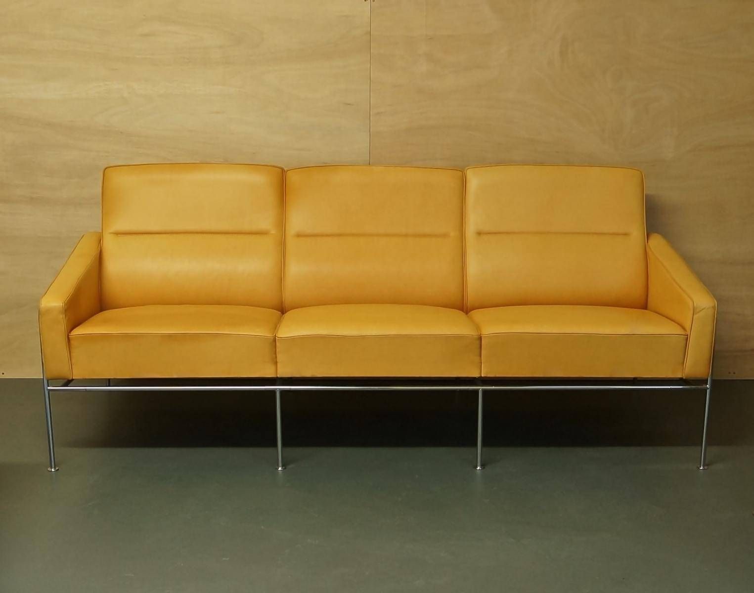 Vintage Light Tan Leather Series 3303 Sofaarne Jacobsen For Pertaining To Light Tan Leather Sofas (View 13 of 30)