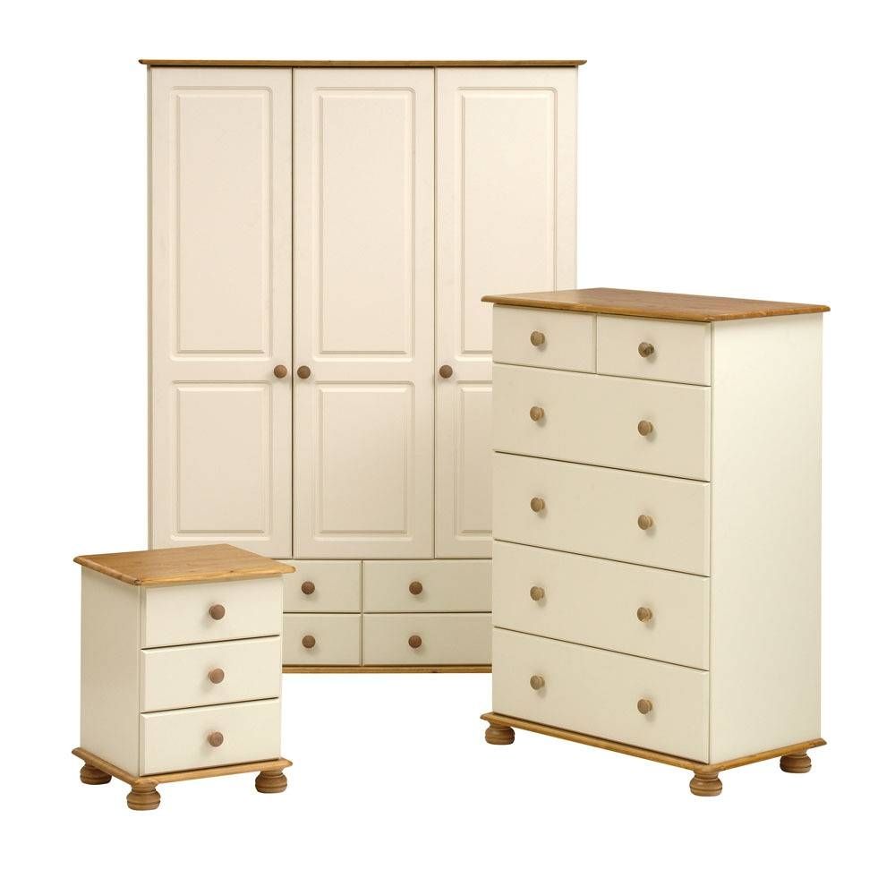 White Pine Bedroom Furniture Off White Bedroom Ideas With Pine With Regard To White And Pine Wardrobes (View 11 of 15)