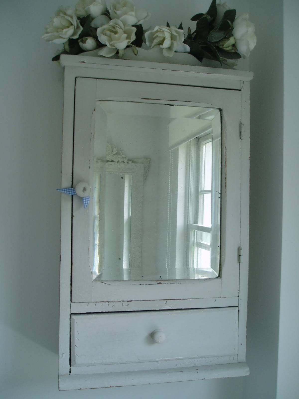 Bathroom Cabinets : Downton Abbey Traditional Mirror Bathroom Wall Regarding Old Fashioned Wall Mirrors (View 13 of 15)