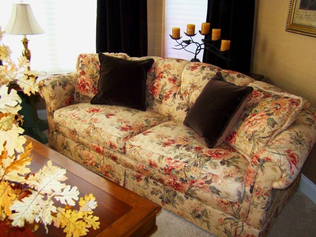 Couch Buying Tips – Style Quality And Other Considerations In Floral Sofas (View 12 of 15)