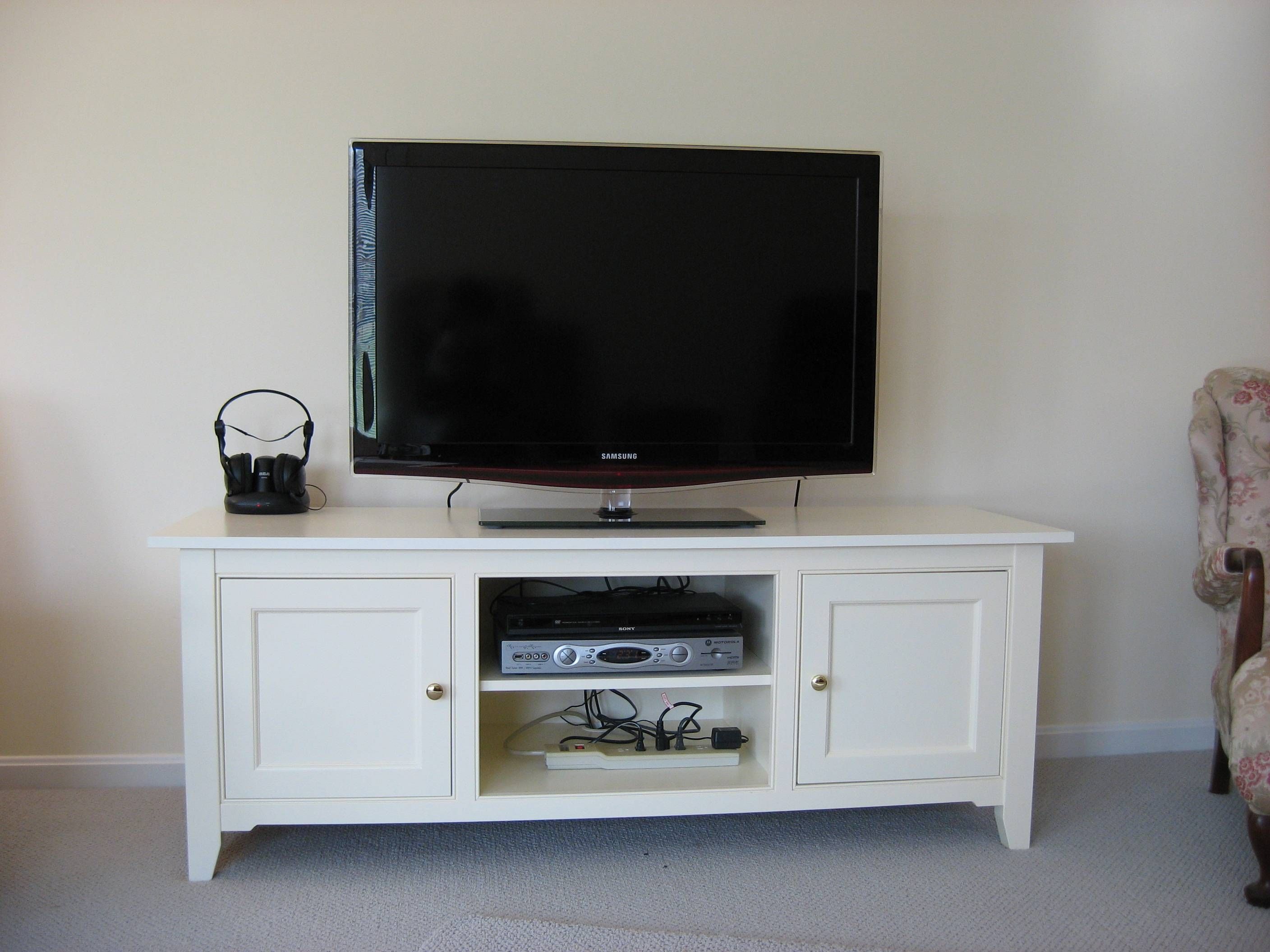 Oak Tv Stands And Modern Black Painted Wooden Media Cabinet With With White Painted Tv Cabinets (View 6 of 15)