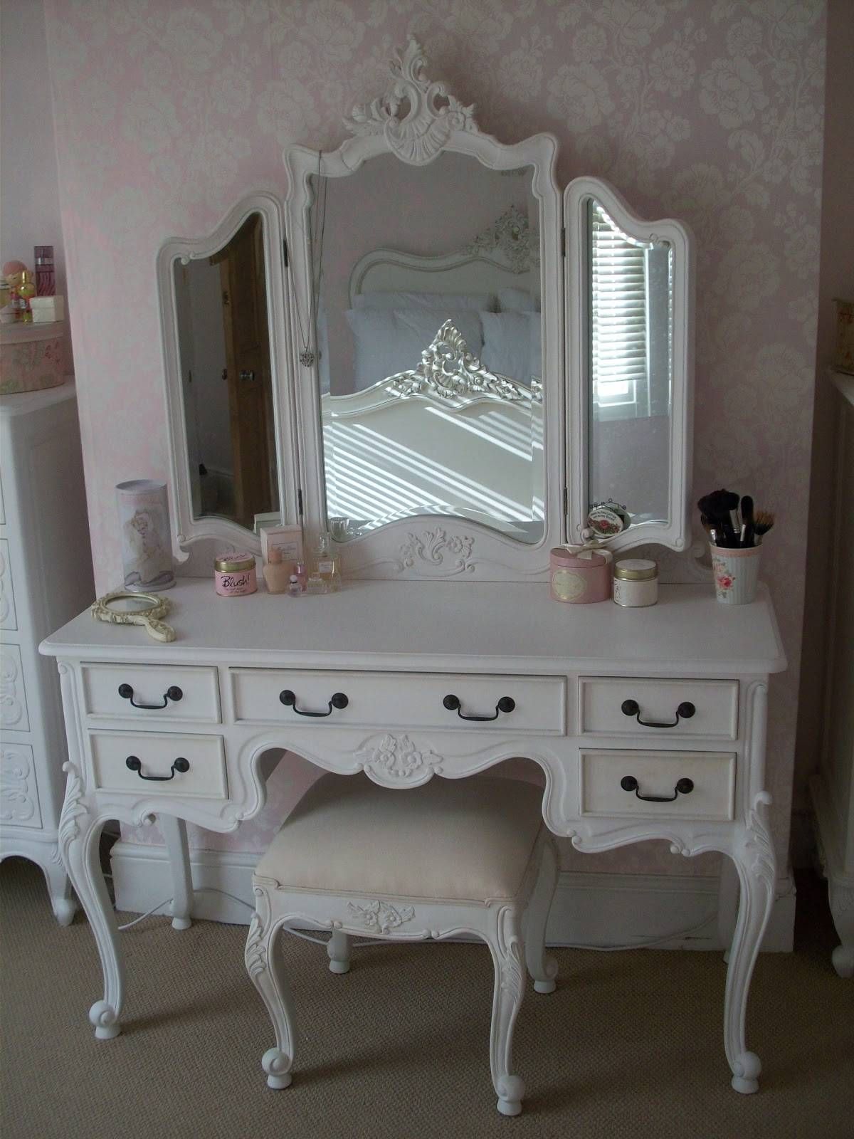 Shabby Chic White Makeup Vanity Set With Plenty Drawers And Tri With Regard To Shabby Chic White Mirrors (View 7 of 15)