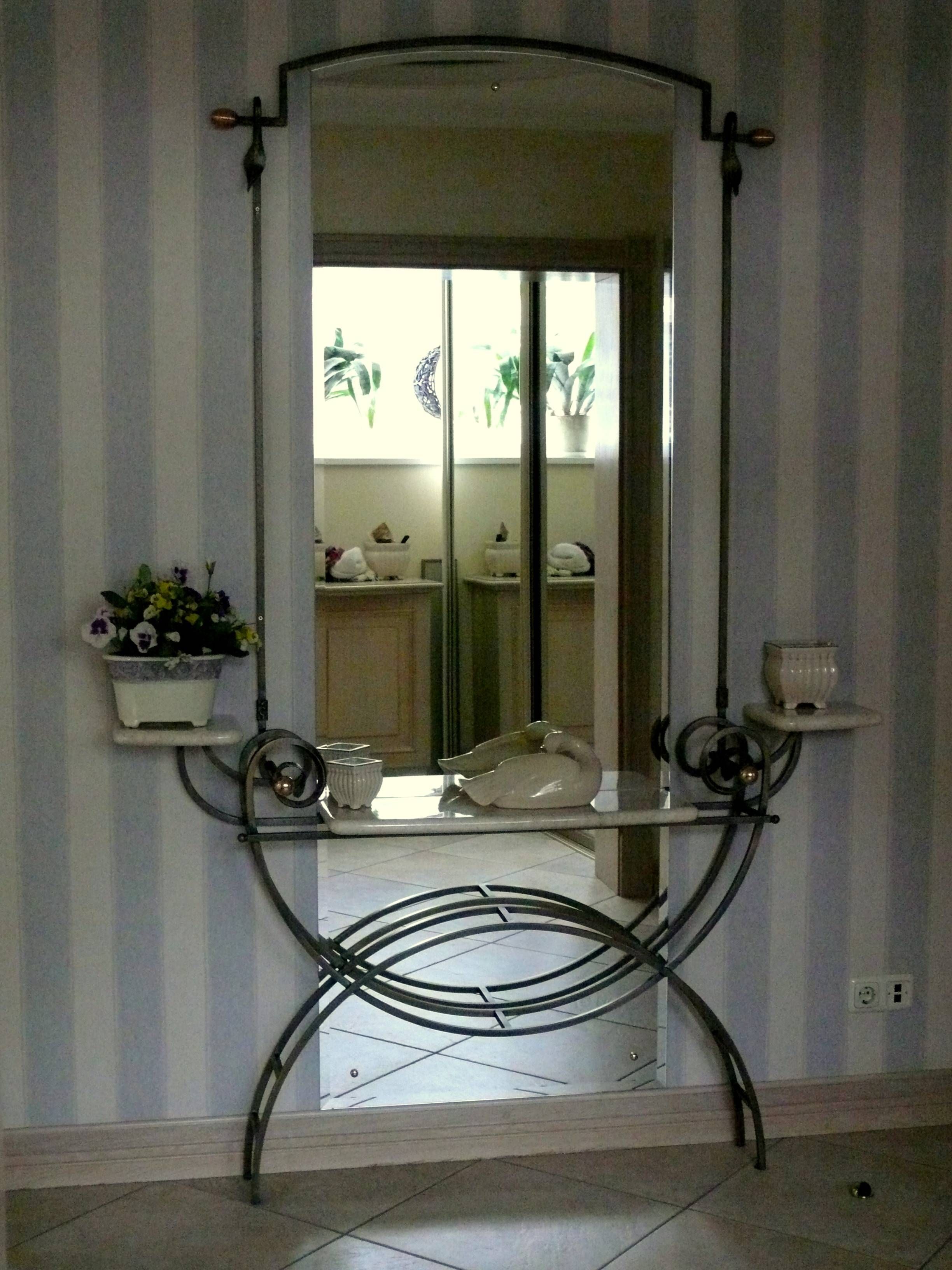 Wrought Iron In Home Decor – L' Essenziale For Rod Iron Mirrors (View 12 of 15)