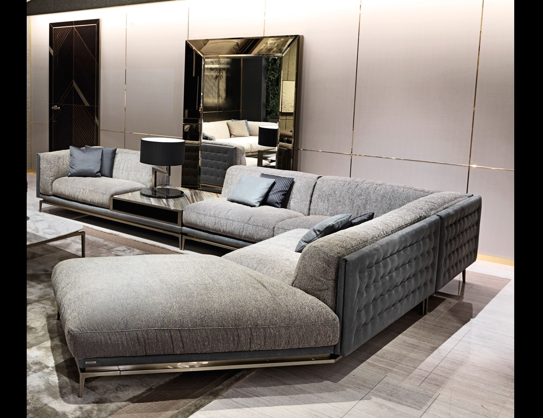 Italian Designer Luxury High End Sofas & Sofa Chairs: Nella Vetrina With High End Sofas (View 10 of 10)