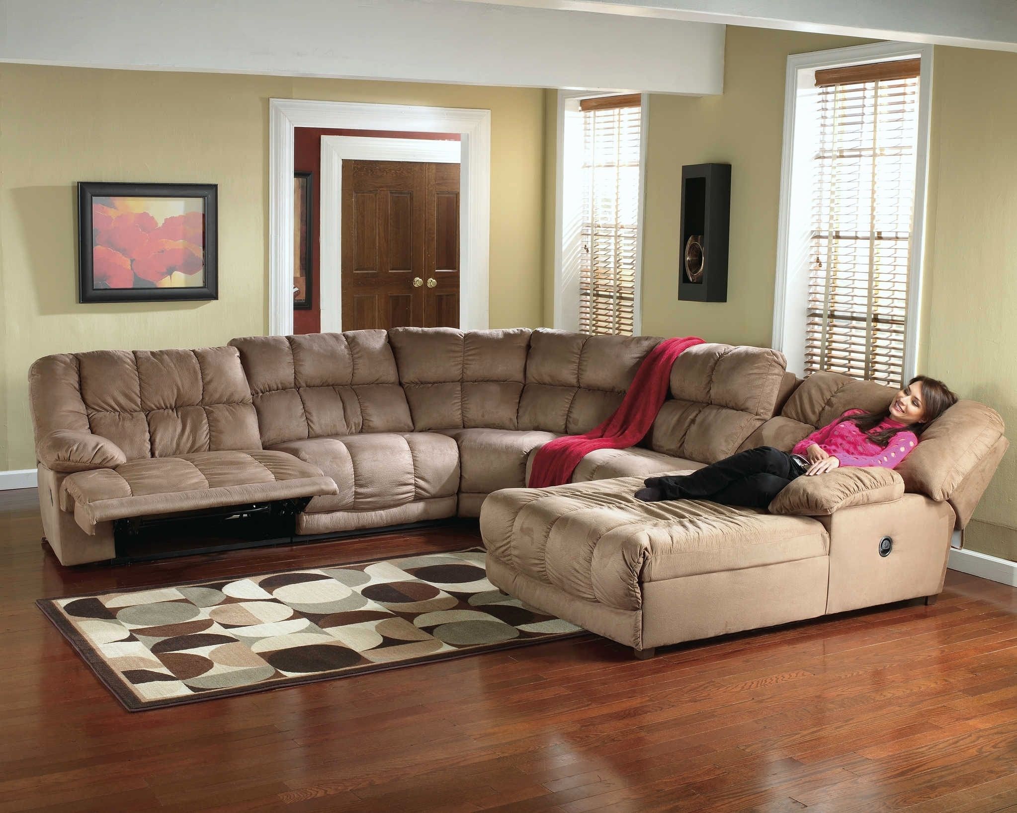 Lovely Apartment Size Reclining Sectional 2018 – Couches And Sofas Ideas For Las Vegas Sectional Sofas (Photo 8 of 10)