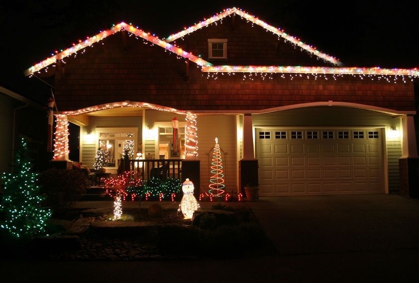 Keeping Your Home Safe This Christmas Intended For Hanging Outdoor Christmas Lights In Roof (View 6 of 10)