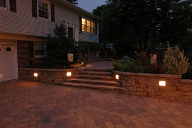 Featured Photo of Top 10 of Outdoor Retaining Wall Lighting