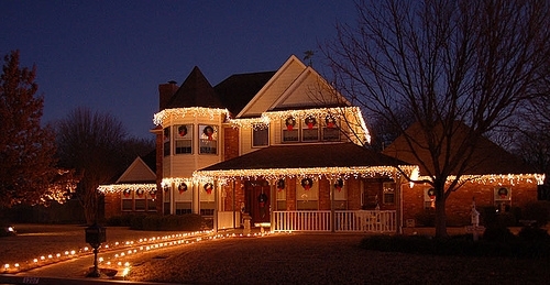 Featured Photo of 10 Photos Hanging Outdoor Christmas Lights Around Windows