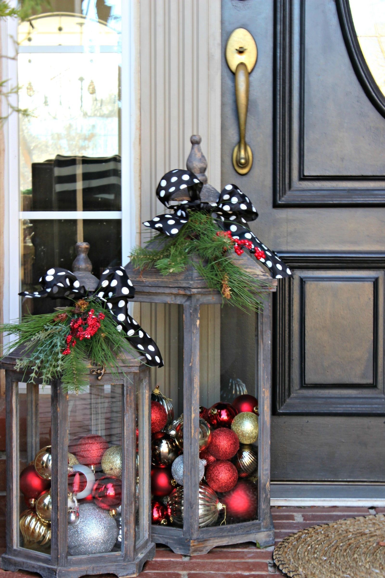 13 Outdoor Christmas Decorations That Are Simply Magical | ✻ Diy Intended For Outdoor Holiday Lanterns (Photo 4 of 20)