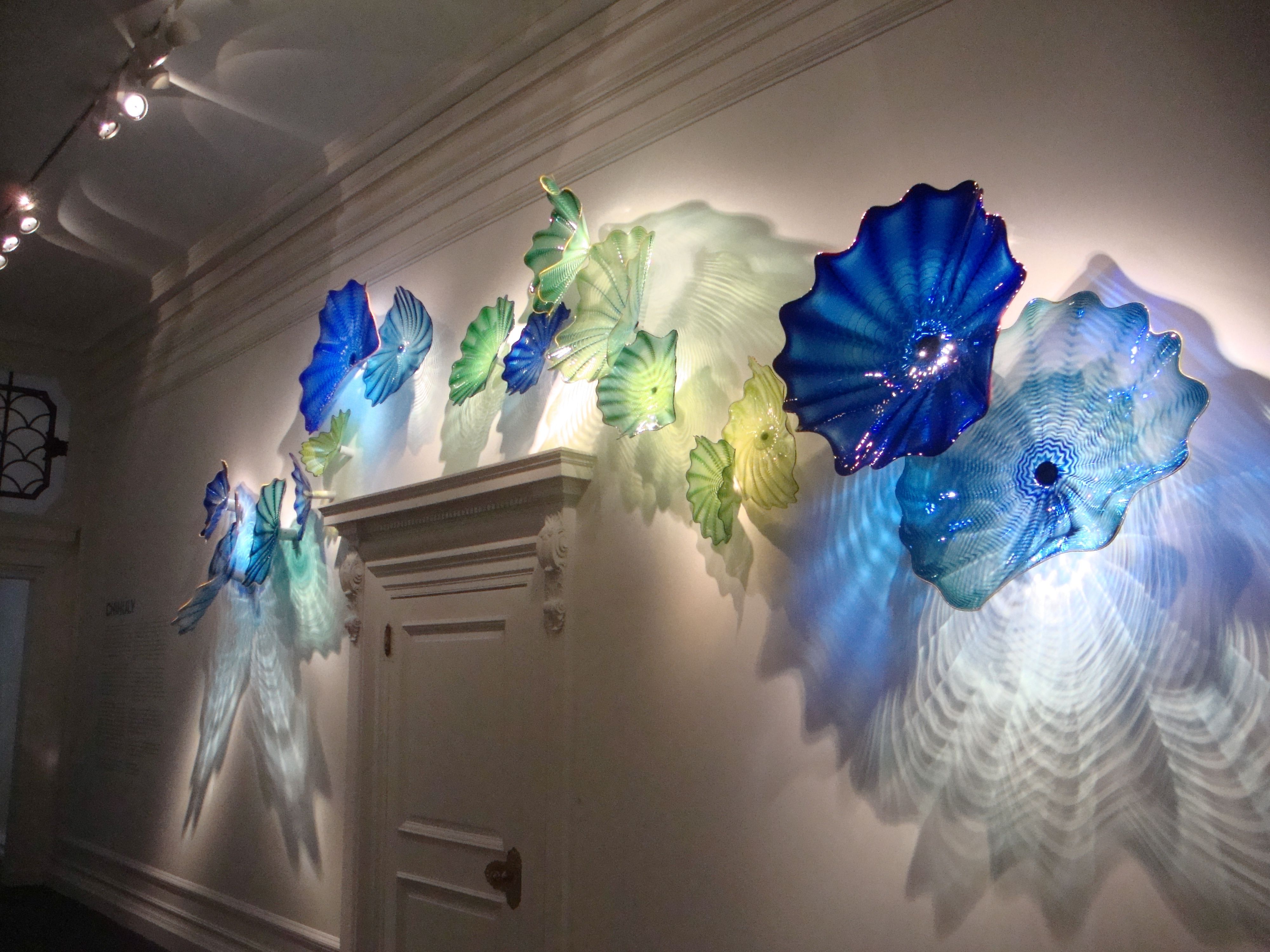 Glass) Blown Away Chihuly And The Halcyon Gallery, Blown Glass Wall With Blown Glass Wall Art (View 9 of 20)