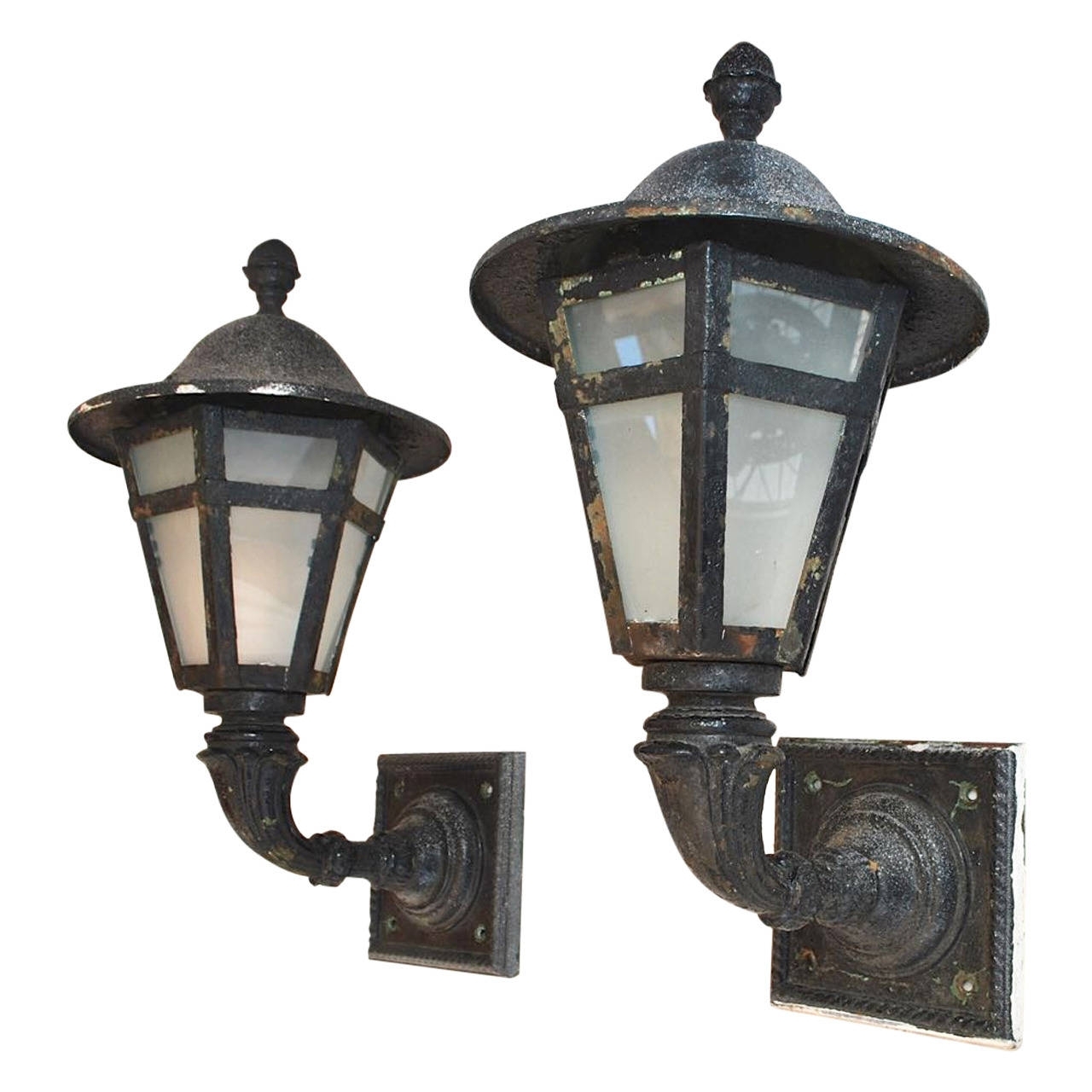 Featured Photo of 20 Photos Outdoor Cast Iron Lanterns