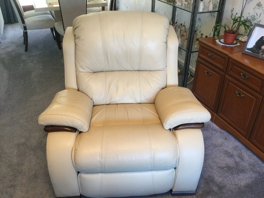 Beautiful, Comfortable Cream Leather 3 Piece Suite | In East Calder Regarding Calder Grey 6 Piece Manual Reclining Sectionals (View 16 of 30)