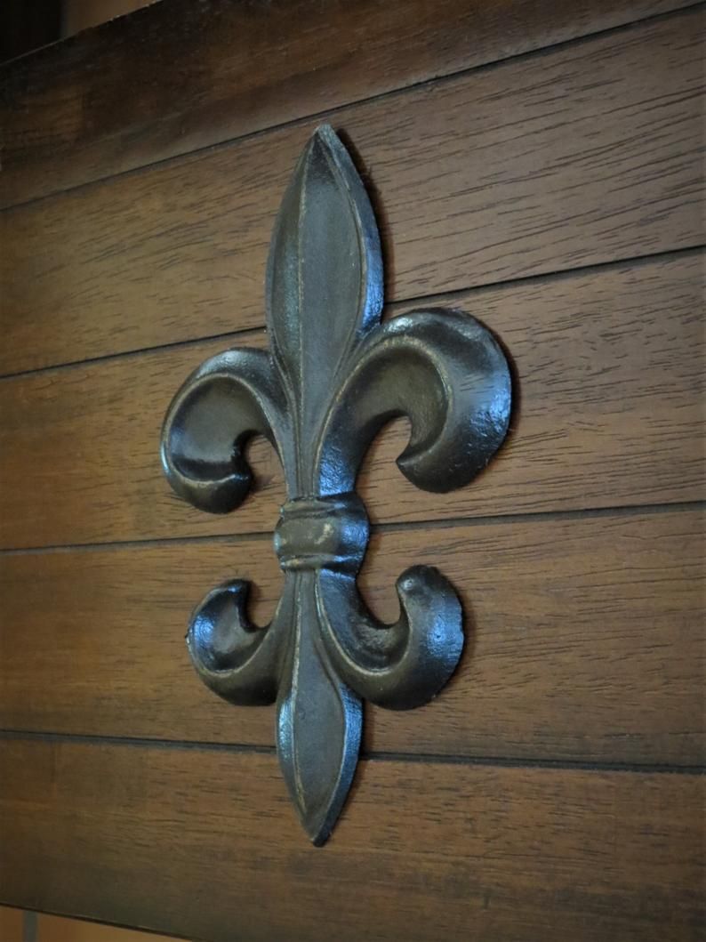 Fleur De Lis Symbol Wall Decor / Oil Rubbed Bronze Or Pick Color / Cast  Iron Wall Sign Hanging / Paris Apartment / French Cottage Chic Style Regarding Oil Rubbed Metal Wall Decor (Photo 16 of 30)