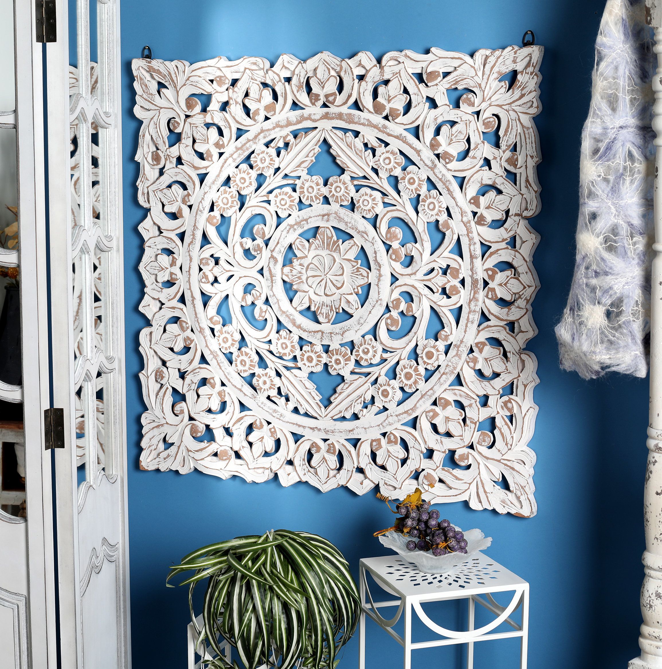Floral Medallion Wall Décor With Regard To Shabby Medallion Wall Decor (View 13 of 30)