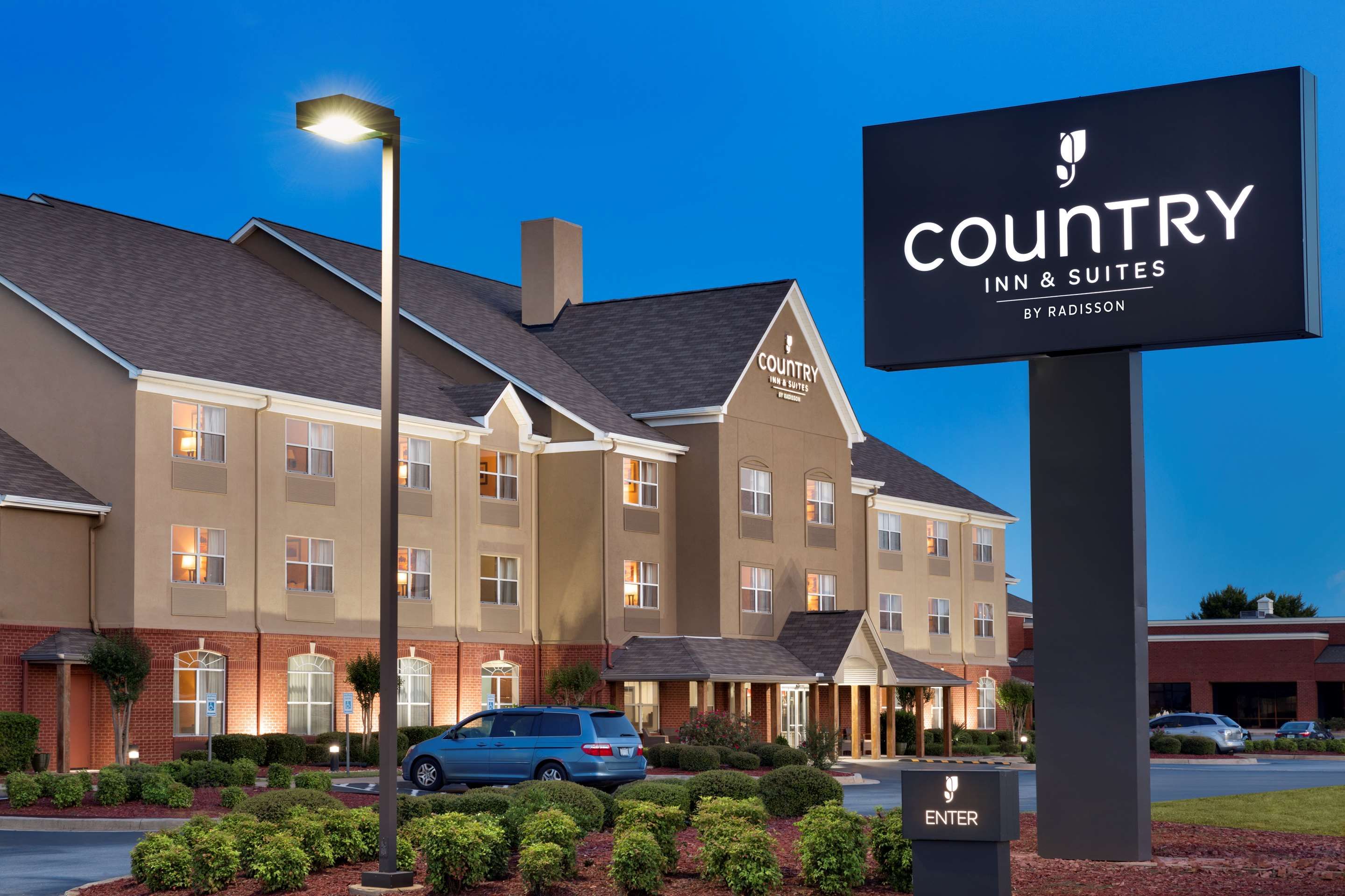 Warner Robins Ga Hotels | Country Inn & Suites, Warner Within Warner Robins 3 Light Lantern Pendants (View 21 of 30)