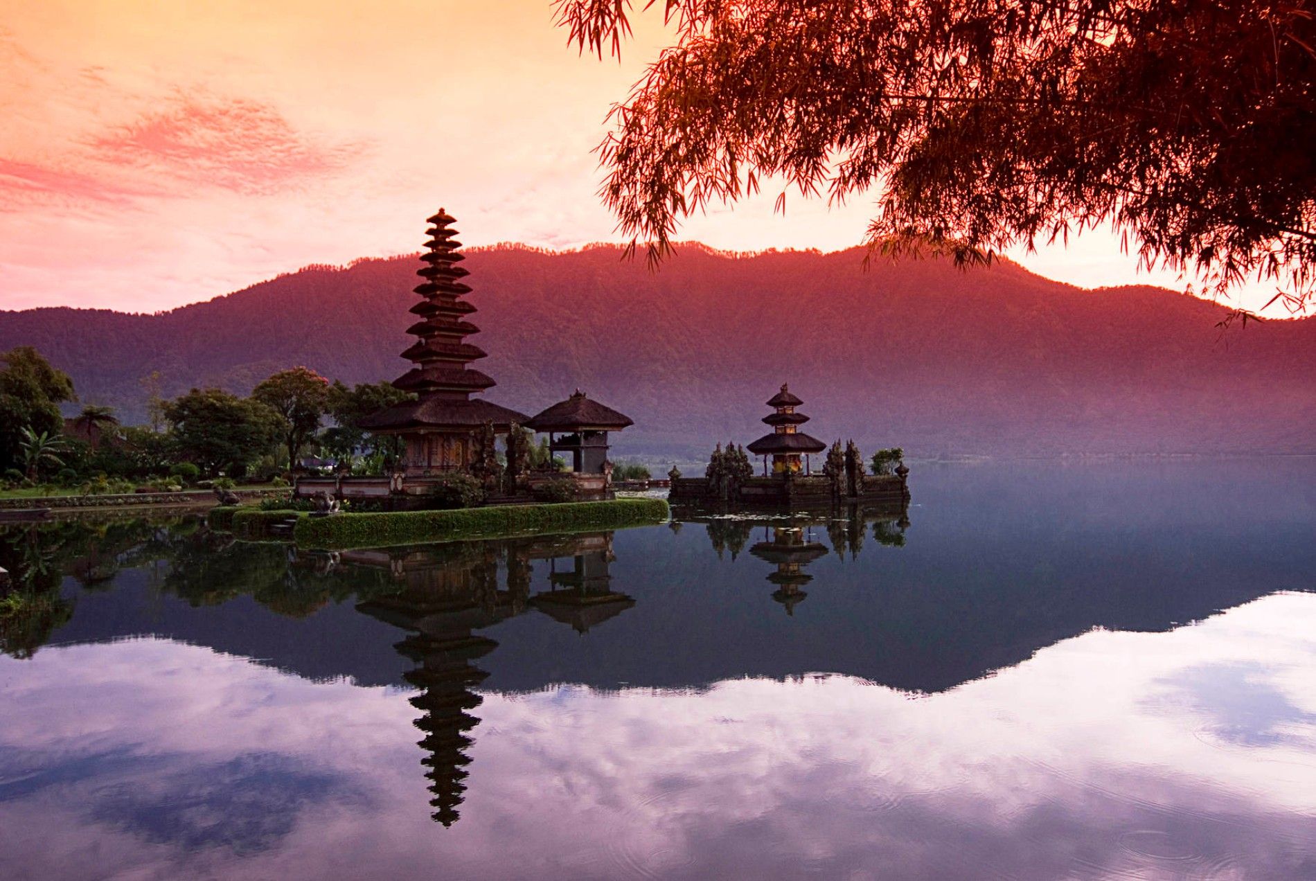 Welthandelsabkommen: Das Wunder Von Bali With Lacordaire Wall Mounted Mailbox (Photo 30 of 30)