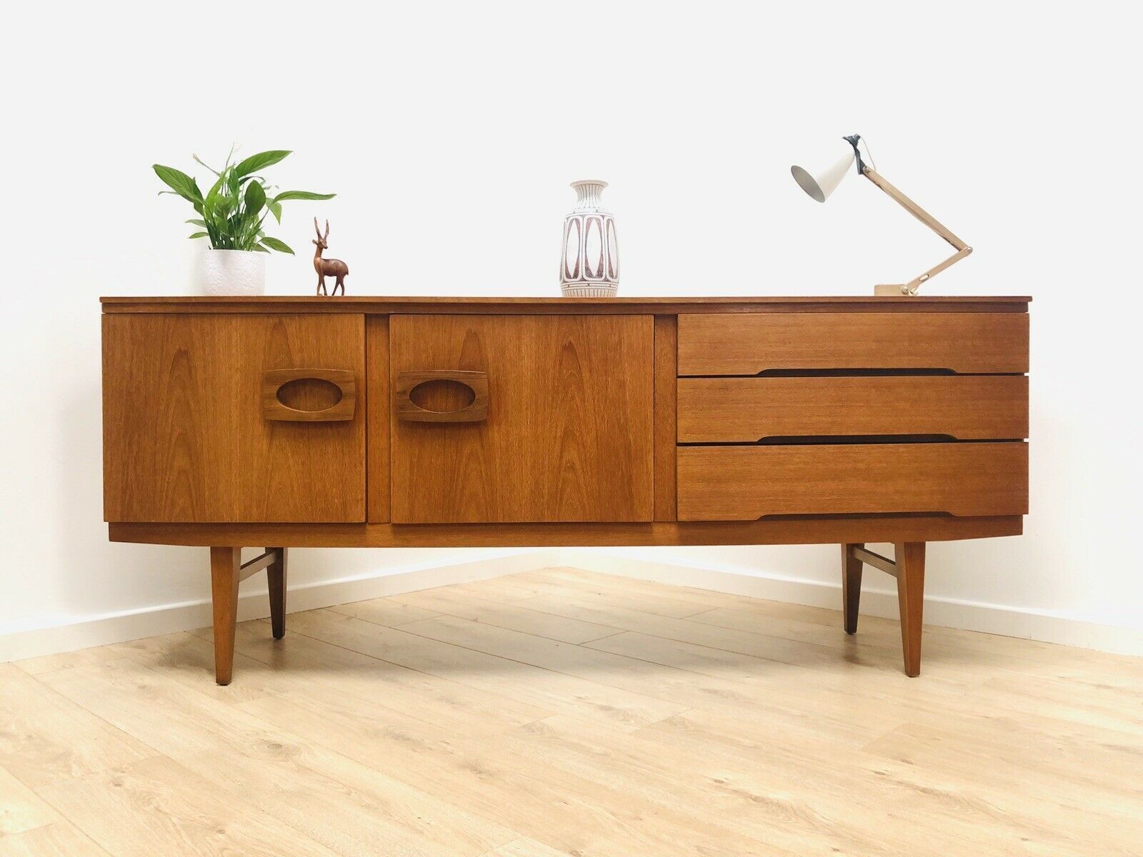 Superb Mid Century Vintage Teak Beautility Sideboard Credenza 1960's /763 Within Lovely Floral Credenzas (View 28 of 30)