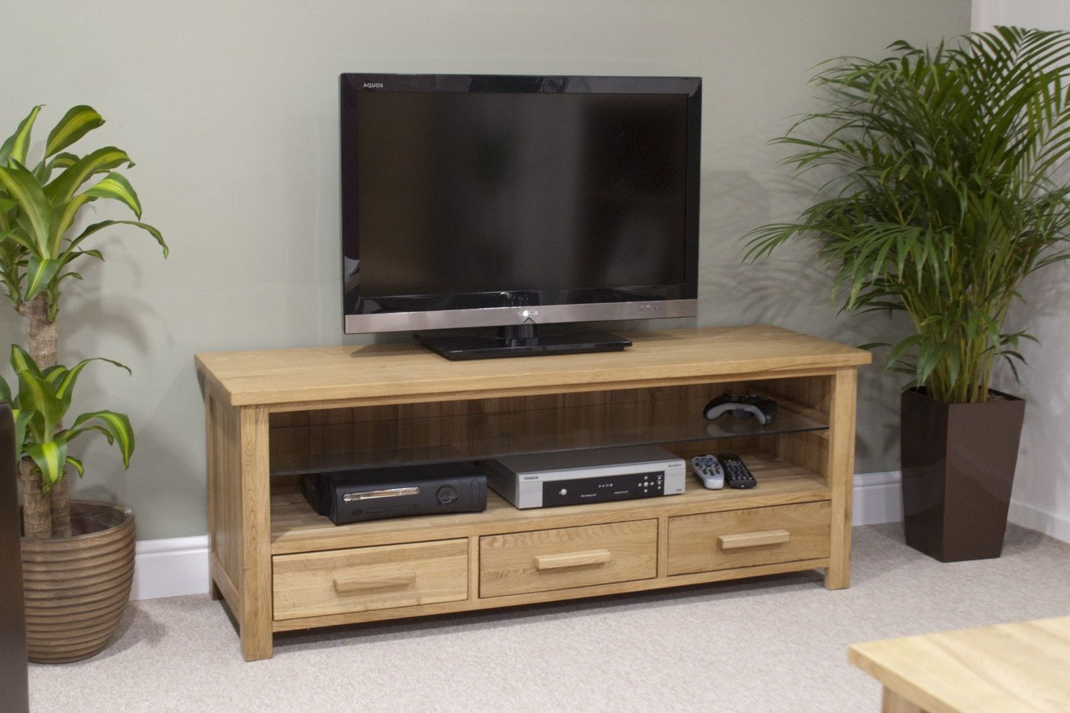 Eton Solid Oak Living Room Furniture Widescreen Tv Cabinet With Regard To Widescreen Tv Stands (Photo 4 of 15)