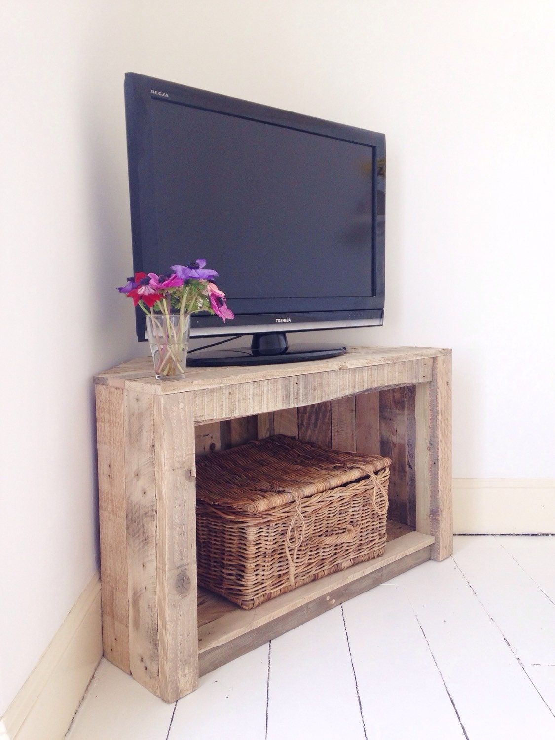Handmade Rustic Corner Table/tv Stand (View 11 of 15)