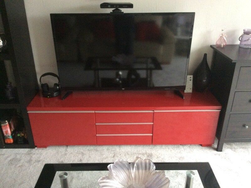 Ikea Besta Burs High Gloss Red Tv Unit And Wall Mount Cd Intended For Red Gloss Tv Unit (Photo 12 of 15)
