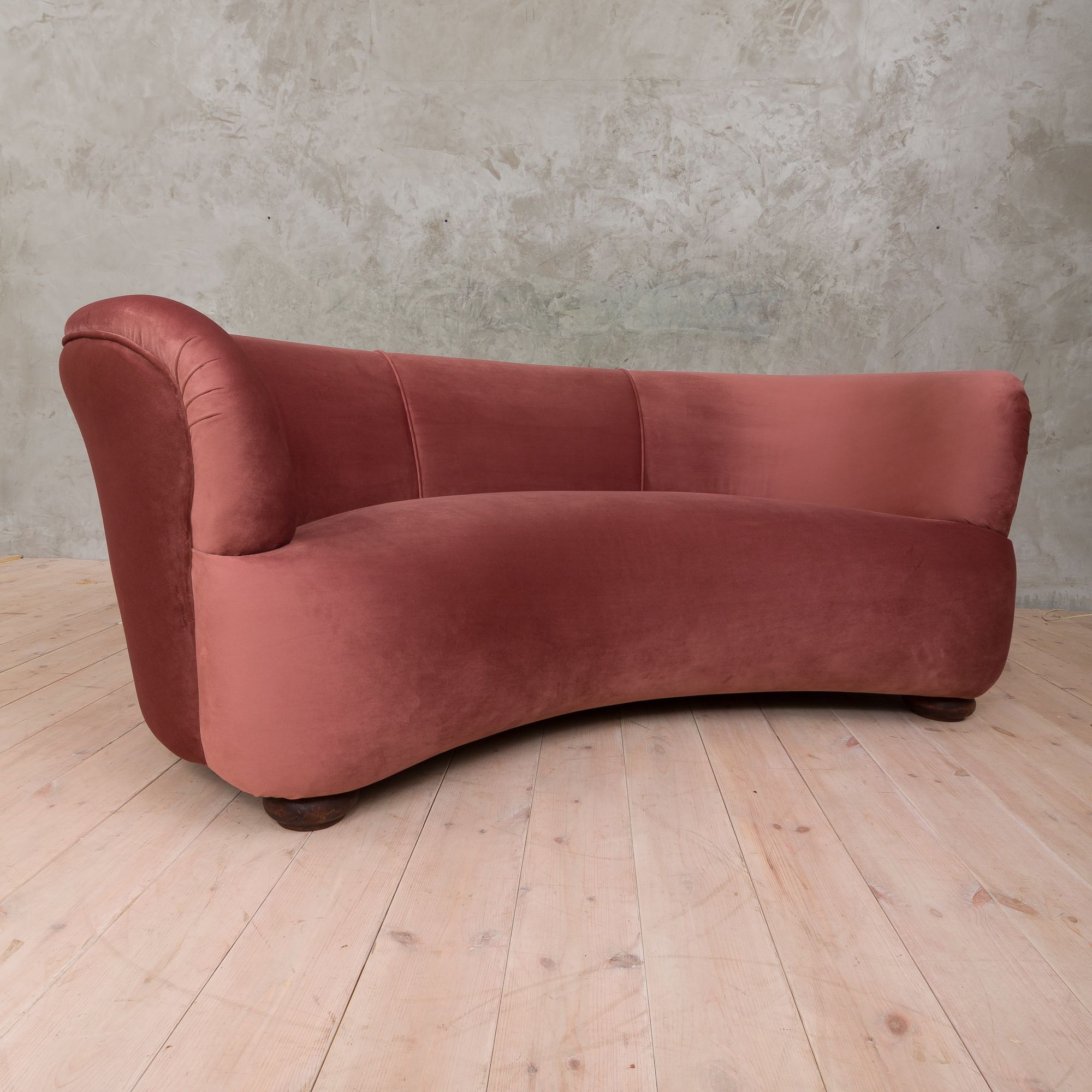 Mid Century Banana Sofa In Dark Pink Velvet | Pink Pertaining To Dove Mid Century Sectional Sofas Dark Blue (Photo 15 of 15)