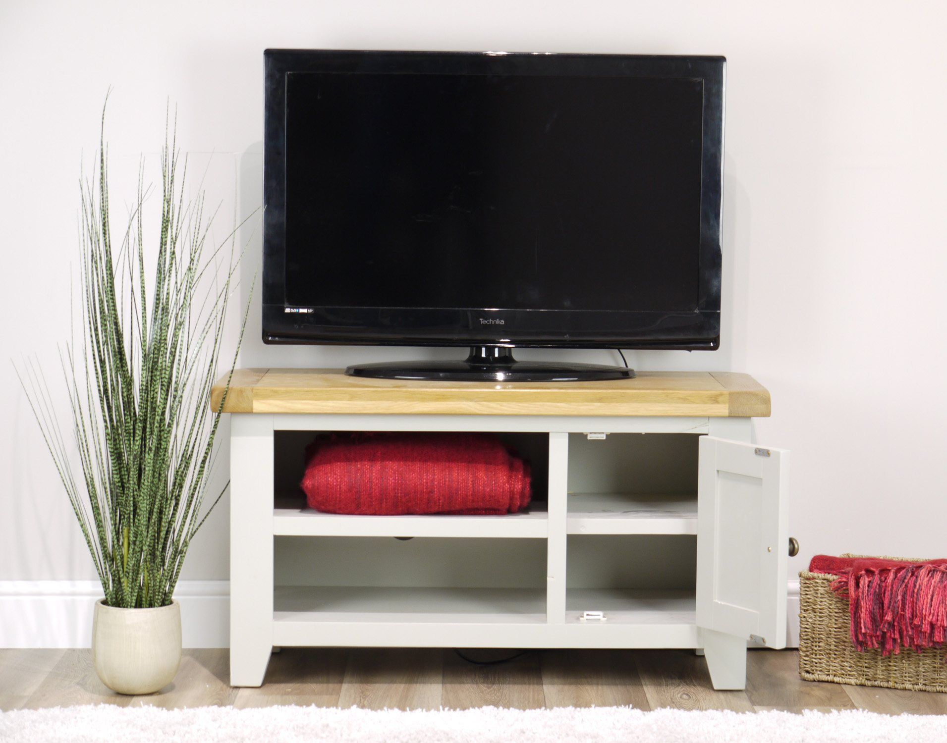 Oak City – Arklow Painted Oak Small Tv Stand – Furniture World Throughout Painted Tv Stands (View 2 of 15)