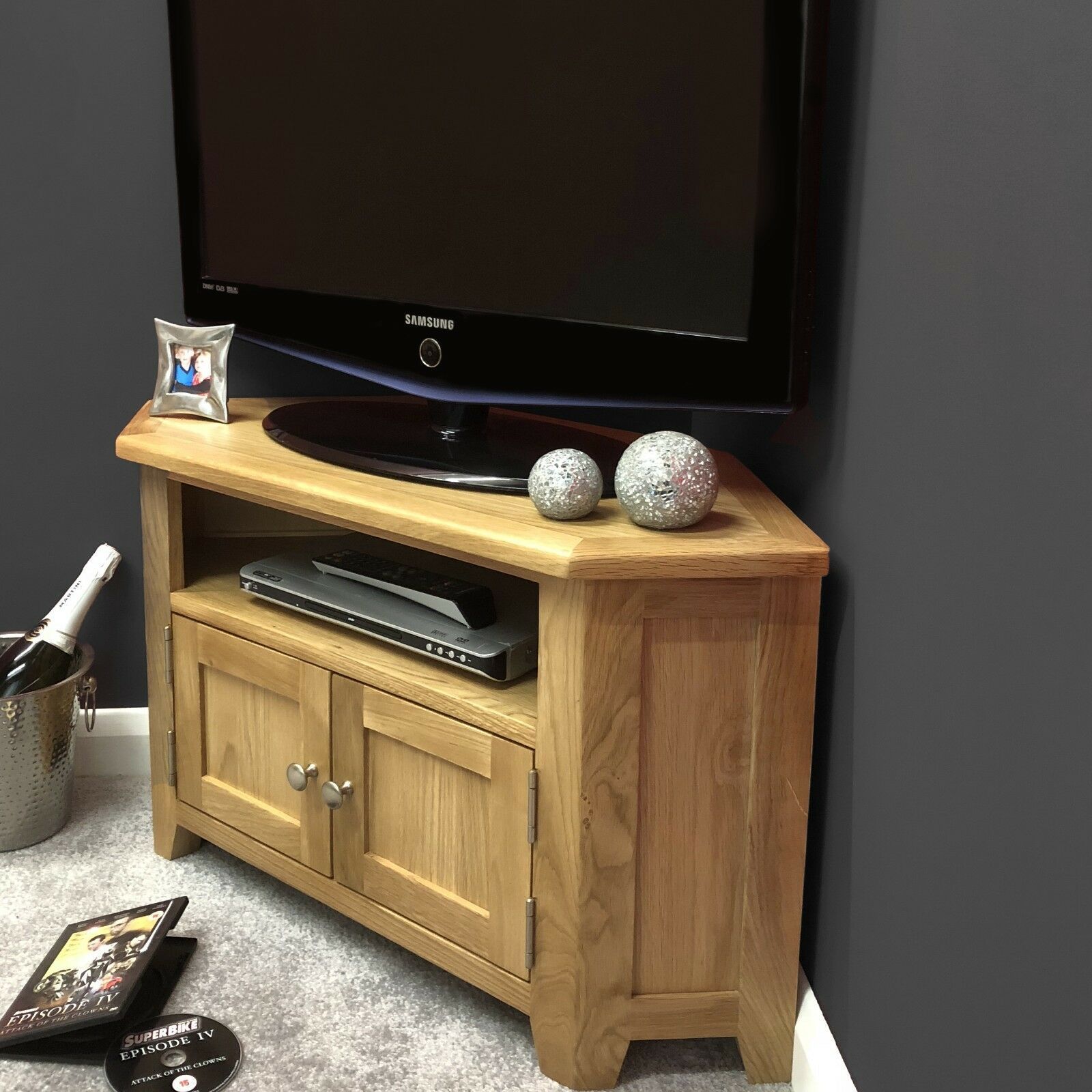 Oak Corner Tv Stand With Doors / Solid Wood Television In Sidmouth Oak Corner Tv Stands (View 6 of 15)