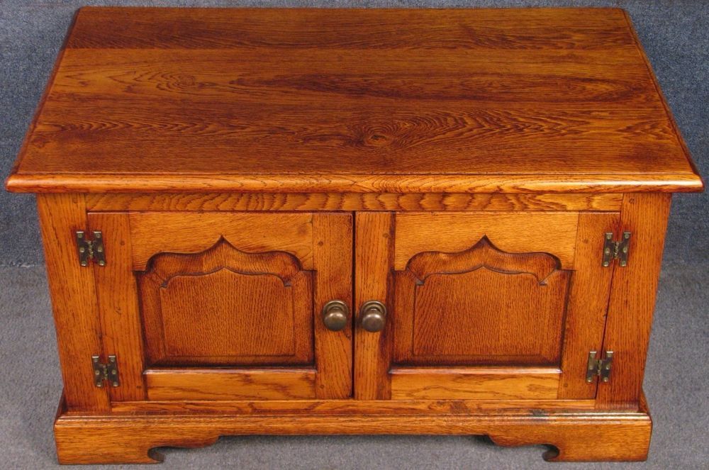 Oakwood Period Style Small Low Solid Oak Tv Stand With Regard To Low Oak Tv Stands (View 7 of 15)