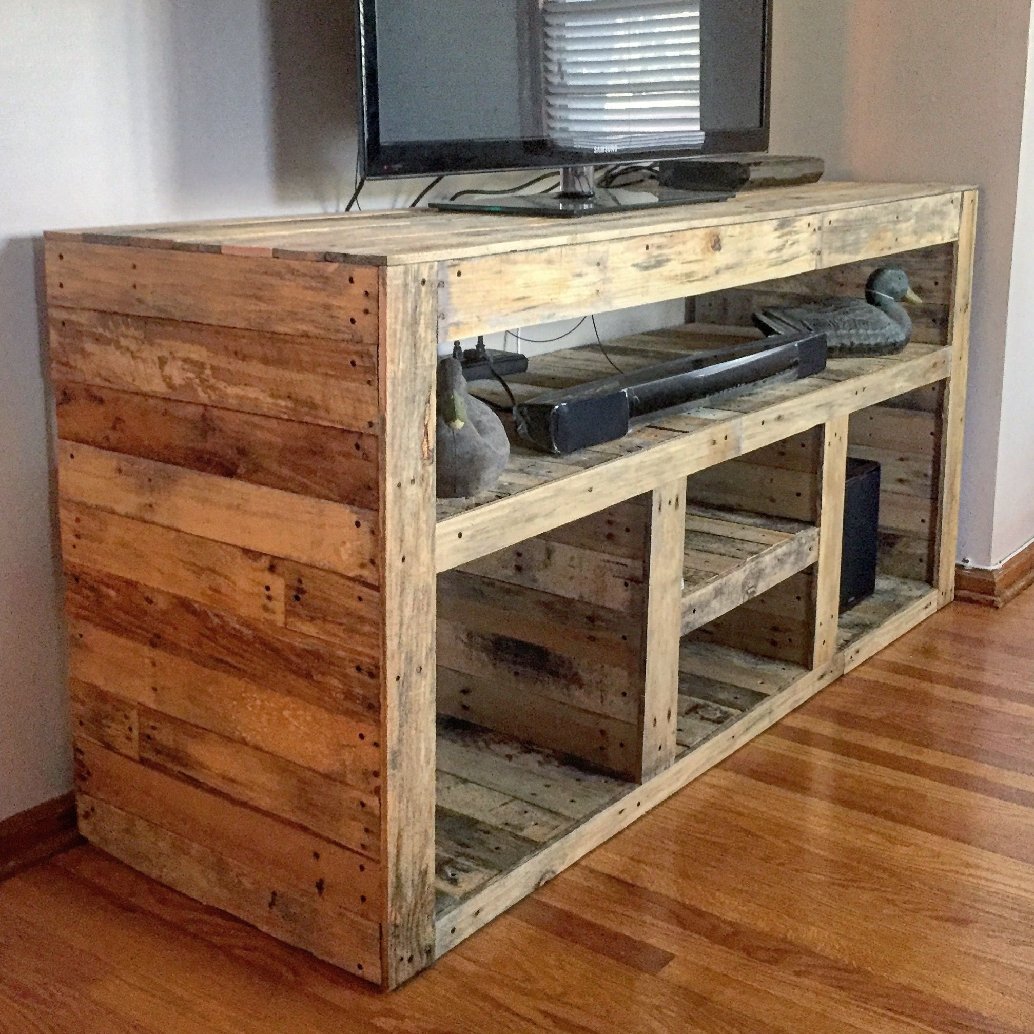 Pallet Tv Stand | Pallet Furniture Tv Stand, Pallet Tv Throughout Cheap Rustic Tv Stands (View 11 of 15)