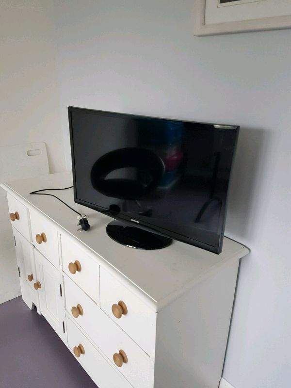 Samsung 24" Tv (led) Monitor And Stand | In Cambridge For 24 Inch Led Tv Stands (Photo 4 of 15)