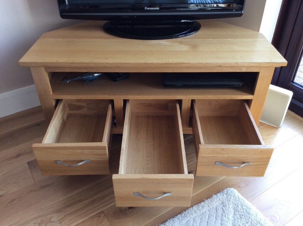 Solid Oak Corner Tv Stand With One Spacious Shelf And For Sidmouth Oak Corner Tv Stands (View 8 of 15)