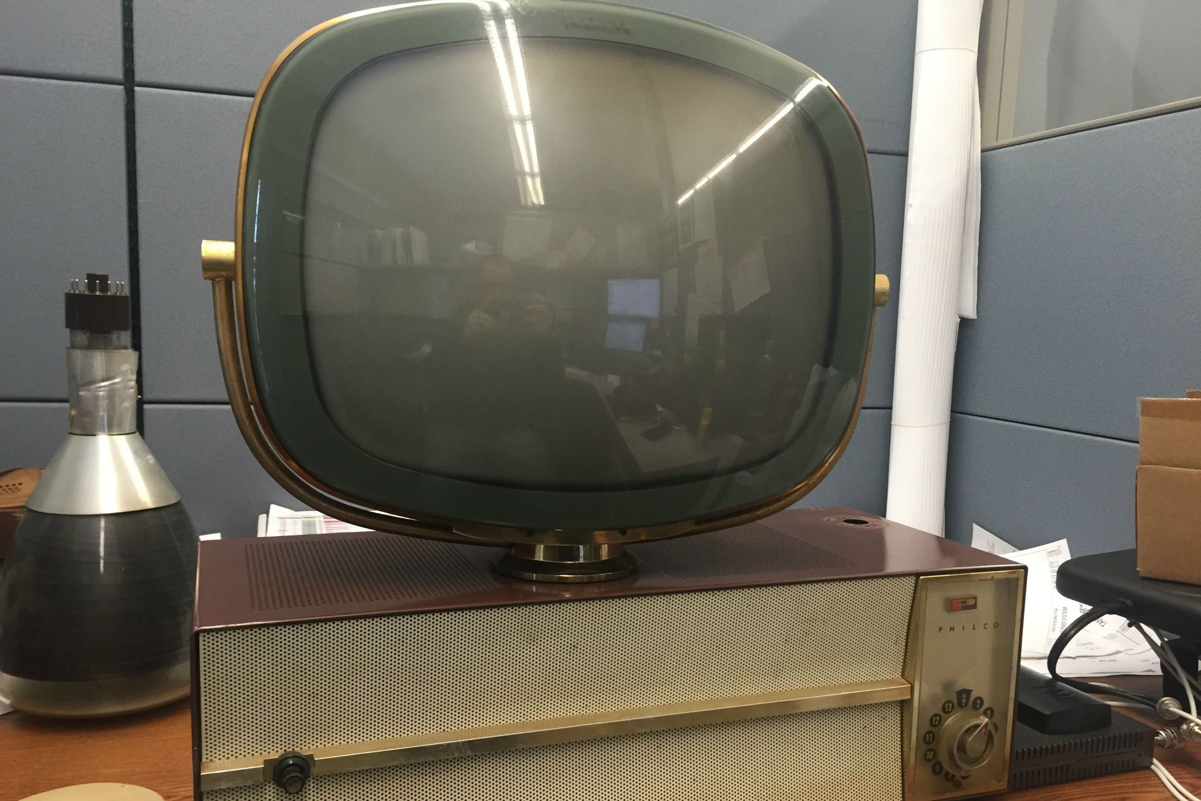 There's A Modern Tv Hidden Inside This Classic 1950s With Iconic Tv Stands (View 11 of 15)