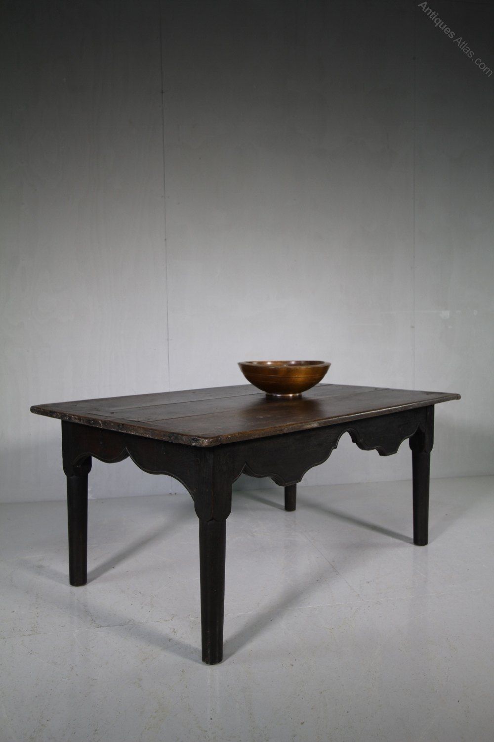 Early 18th Century Antique Oak Low Coffee Table With Vintage Gray Oak Coffee Tables (View 12 of 15)