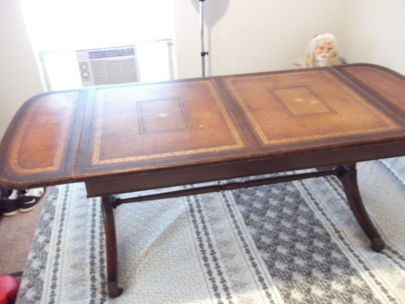 Have A Heritage Henredon Drop Leaf Coffee Table With A For Antiqued Gold Leaf Coffee Tables (View 13 of 15)