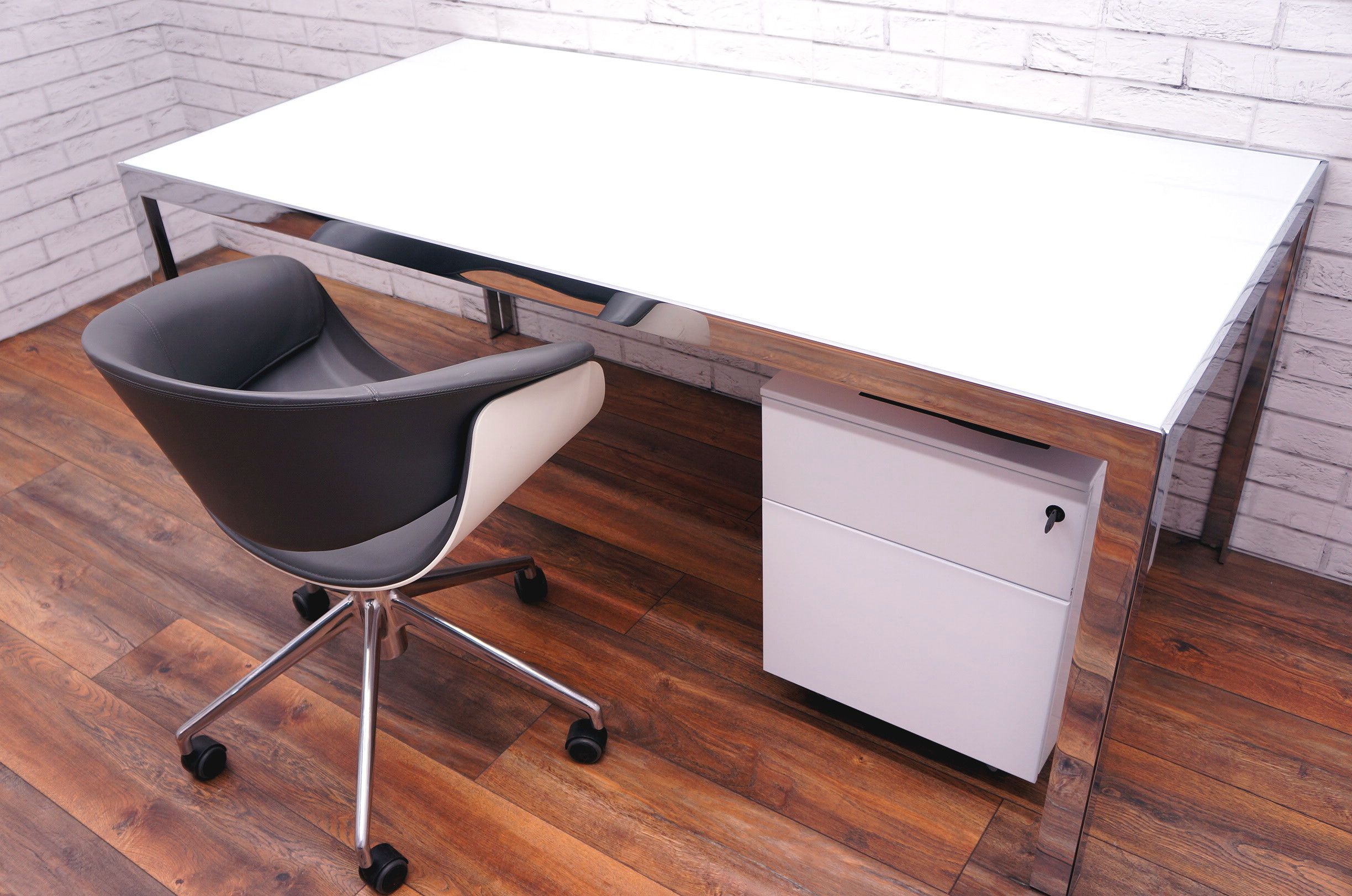 B&b Italia Progetto 1 White Glass Top Desk – Office Resale Pertaining To White Glass And Natural Wood Office Desks (View 13 of 15)