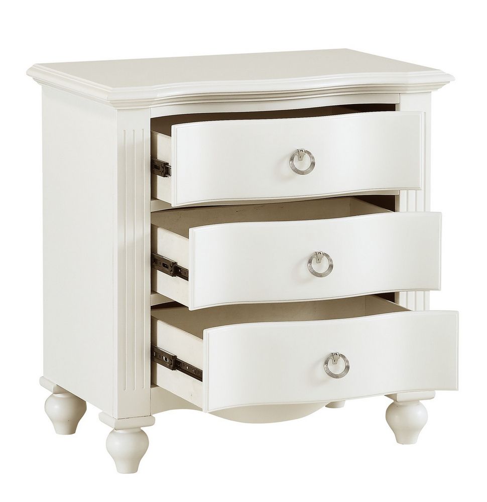 Featured Photo of 2024 Popular Matte White 3-drawer Wood Desks