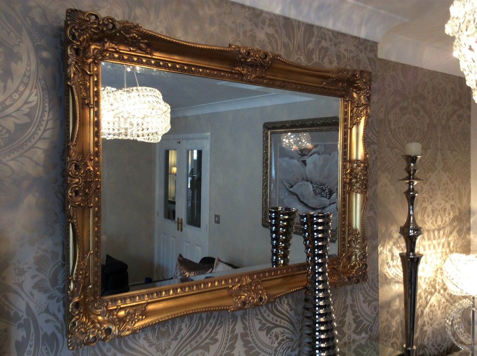 Featured Photo of 2024 Latest Reba Accent Wall Mirrors