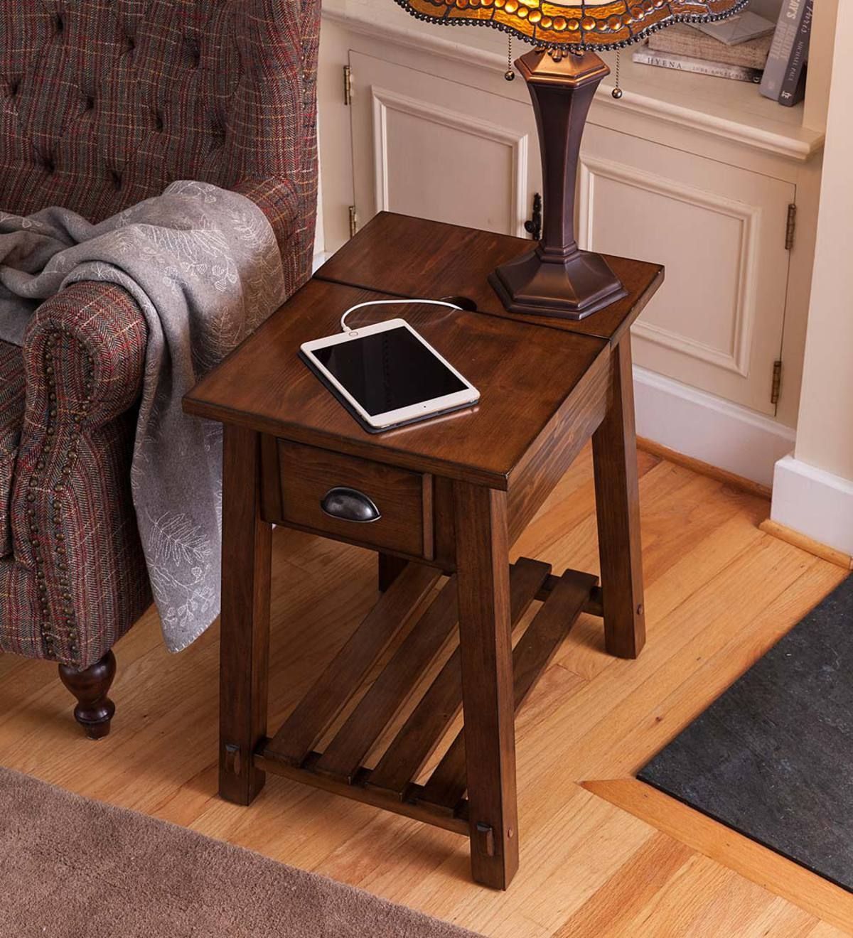 End Table With Charging Station – Visualhunt Inside Coffee Tables With Charging Station (View 5 of 15)