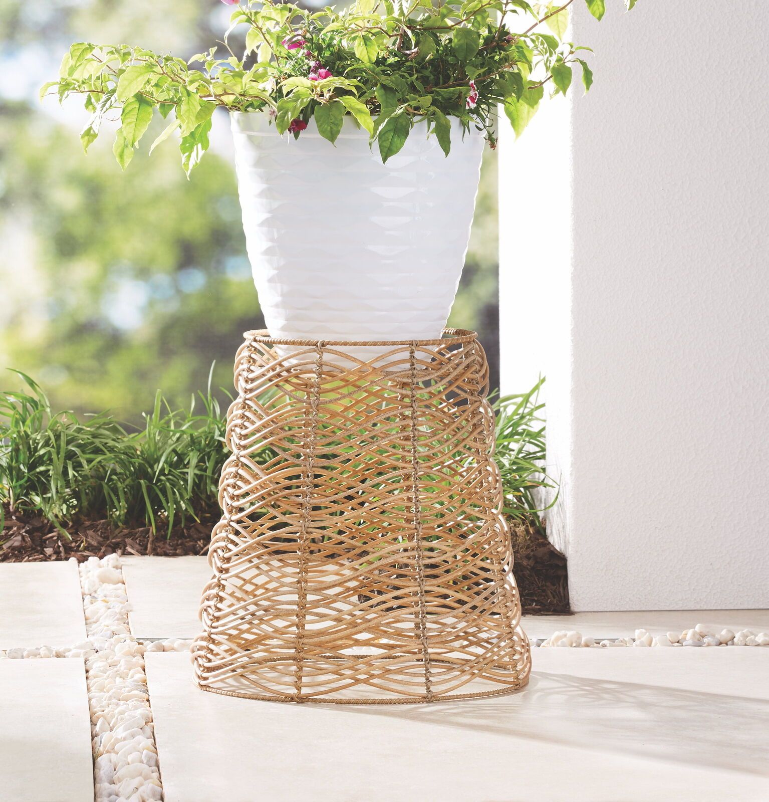 Ventura Resin Rattan Woven Plant Stand With Metal Frame Indoor Outdoor  Decor New | Ebay In Resin Plant Stands (View 9 of 15)