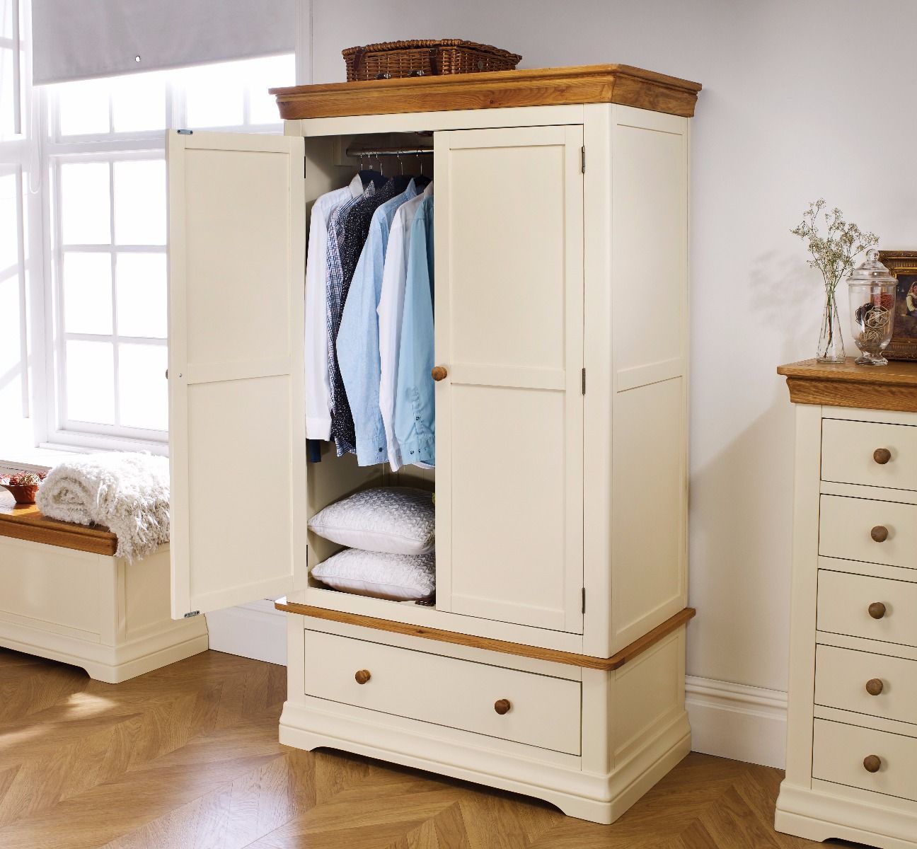 Cream Painted Oak Double Wardrobe – Free Delivery | Top Furniture Throughout Double Rail Oak Wardrobes (View 15 of 15)